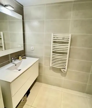 Hyper Parking Prive A 3 Min A Pied, Raphael Сен-Рафаель