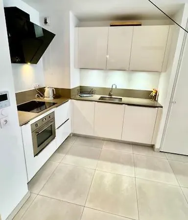 Hyper Parking Prive A 3 Min A Pied, Raphael * Сен-Рафаель