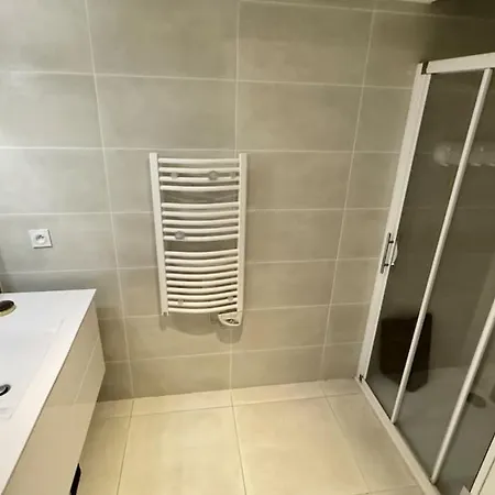 Apartment Hyper Parking Prive A 3 Min A Pied, Raphael