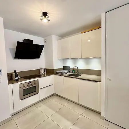 Hyper Parking Prive A 3 Min A Pied, Raphael Apartment