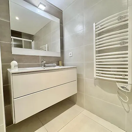 Hyper Parking Prive A 3 Min A Pied, Raphael Apartment *