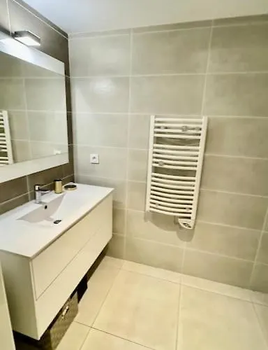 Hyper Parking Prive A 3 Min A Pied, Raphael Saint-Raphael (Var)