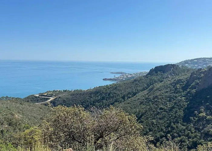 Hyper Parking Privé à 3 Min à Pied, Raphael *