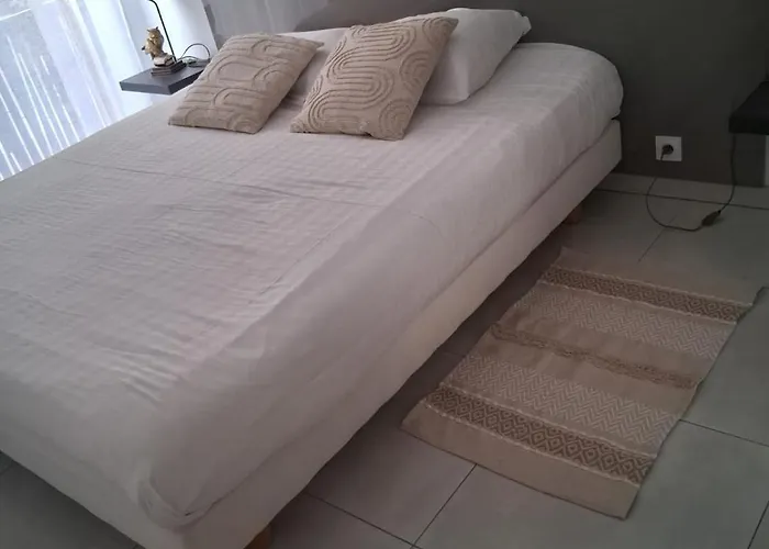 Hyper Parking Prive A 3 Min A Pied, Raphael Apartment